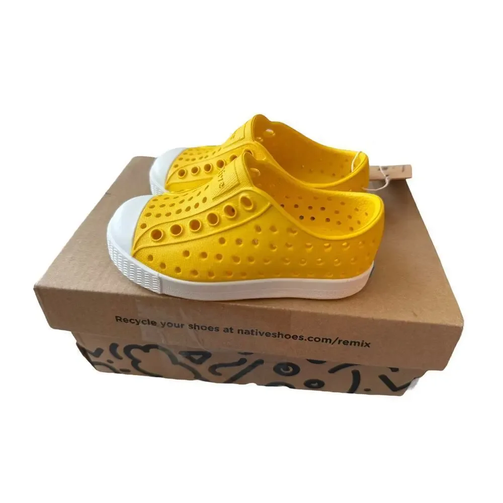 Native Kids Crayon Yellow Shell White Jefferson Size 4